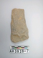 藏品(中型斜刃打製石斧)的圖片